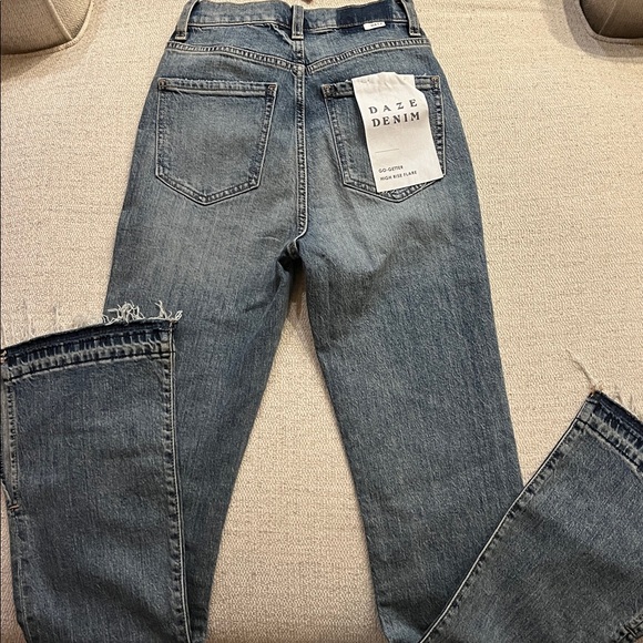 Daze High-Rise Women's Blue Denim Jeans — Distressed Hem - Picture 10 of 10